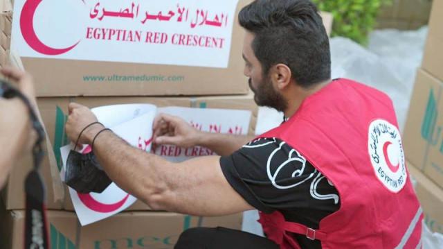 تامر حسني يشارك الهلال الأحمر المصري في دعم غزة