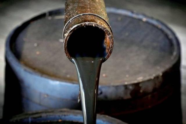 صعود النفط لأكثر من دولار مع توقعات باستيعاب الطلب المعروض