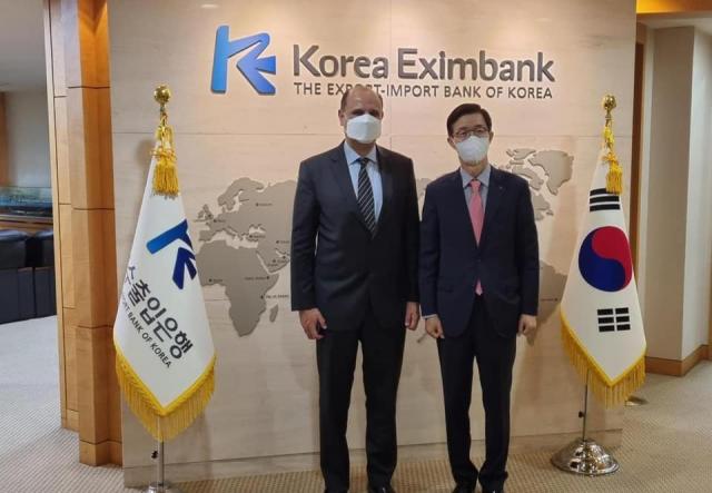 السفير المصري ورئيس بنك التصديروالاستيراد الكوري