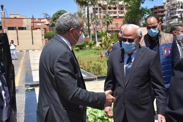 وزير التموين يصل بورسعيد لافتتاح المكتب النموذجى المميز لخدمات الوزارة 