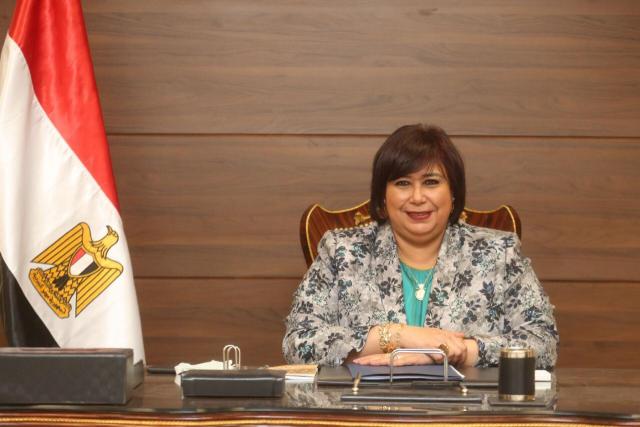 وزيرة الثقافة تهنئ المبدعين المصريين المكرمين في ملتقى الشارقة