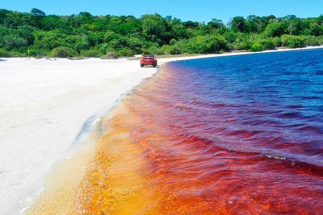 ”كوكاكولا لاجون”.. البحيرة الفريدة من نوعها فى البرازيل (فيديو)