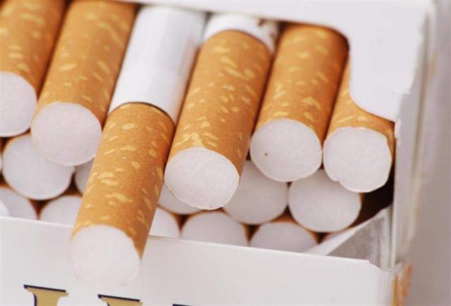 ”الشرقية للدخان” تكشف سبب كتابة سعر السجائر على العبوات