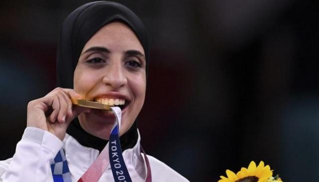 فريال أشرف تصل القاهرة بعد التتويج بذهبية الكاراتيه في أولمبياد طوكيو