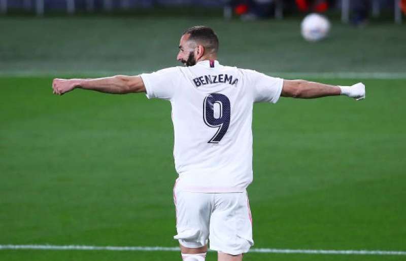 رسميًا | كريم بنزيما لاعب الشهر في ريال مدريد