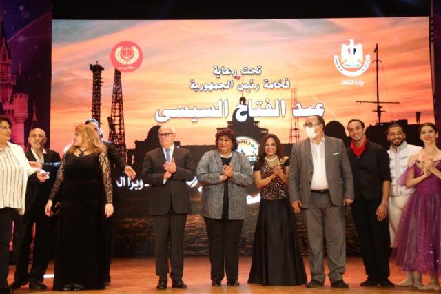 وزيرة الثقافة ومحافظ بورسعيد يشهدان عرضا فرقة أوبرا القاهرة