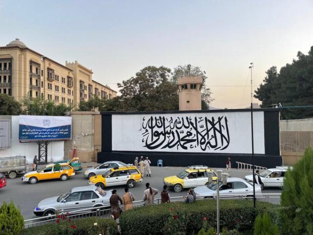 جدران السفارة الأمريكية في كابل 