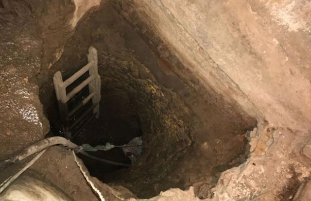 بلاغ تغيب عامل يكشف جريمة آثار ووفاة شخص أسفل حفرة 14 مترًا في البساتين