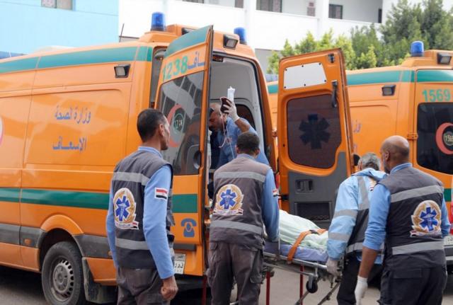 ”سير عكس”.. إصابة 5 أشخاص في حادث تصادم مقطورة بميكروباص