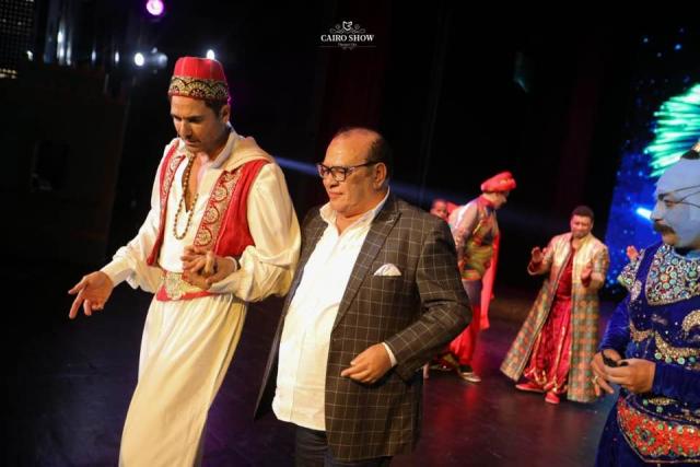 صلاح عبد الله يحضر افتتاح العرض المسرحي ” علاء الدين”