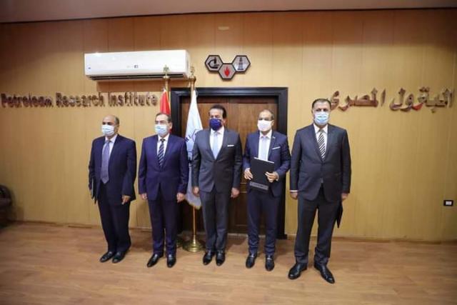 وزيرا التعليم العالي والبترول يشهدان توقيع بروتوكول تعاون جديد مع جامعة القاهرة