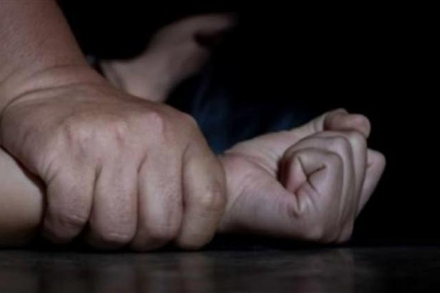 القبض على شاب اغتصب خطيبته بعد وضع أقراص مخدرة بـ”كوب عصير” في حلوان