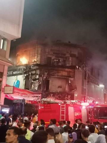 السيطرة على حريق هائل بمحل ملابس شهير في دمنهور
