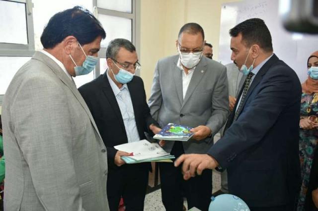 محافظ الشرقية خلال افتتاح مدرسة المستشار سامي عبد الحليم للتعليم الأساسي