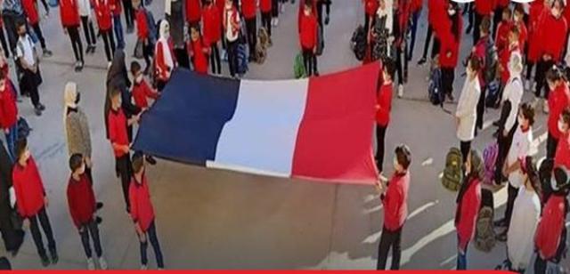 رفع علم فرنسا بمدرسة في محافظة دمياط 