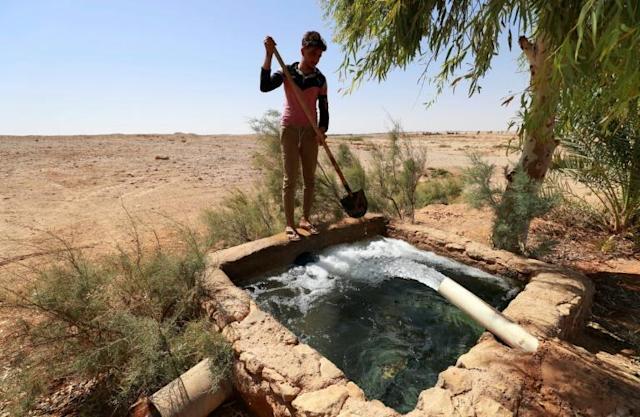 حكاية قرية في عمق الصحراء لم يصل إليها كورونا وبلا كهرباء أو ماء (صور)
