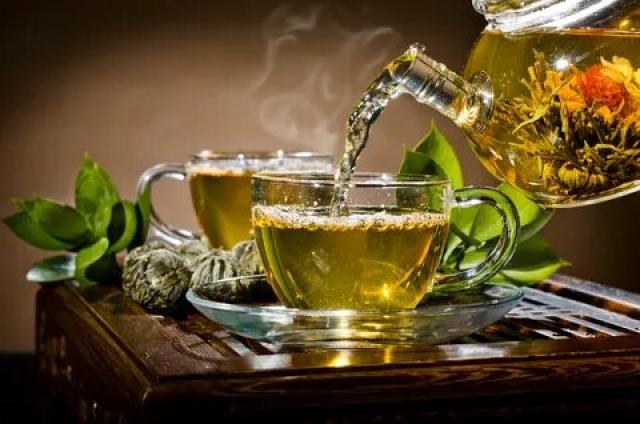 احذروا.. الإفراط في تناول الشاي الأخضر ”يسبب مخاطر صحية”