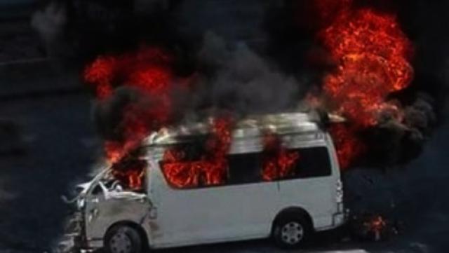السيطرة على حريق التهم سيارة ميكروباص داخل جامعة عين شمس