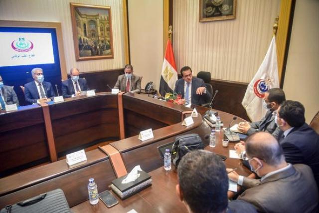 اجتماع خالد عبد الغفار بقيادات الصحة