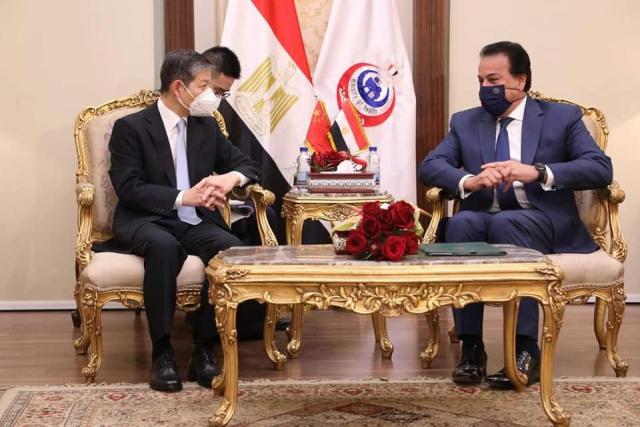 القائم باعمال وزارة الصحة والسفير الصينى لدى مصر 