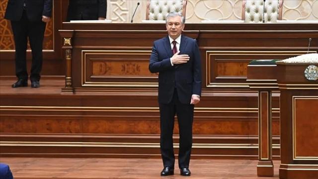 رئيس أوزباكستان يؤدي اليمين الدستورية في البرلمان