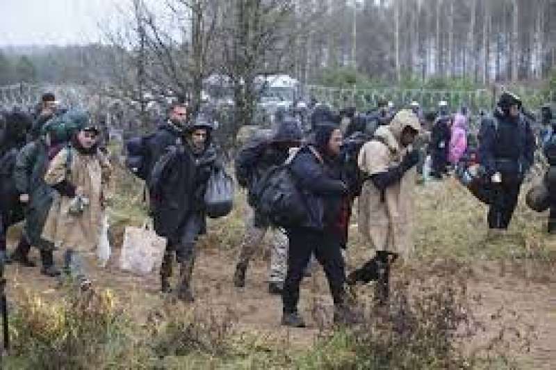 تفاقم أزمة اللاجئين بين بولندا وبيلاروسيا