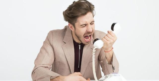 البرتغال تقر قوانين تمنع الاتصال بالموظف بعد ساعات العمل