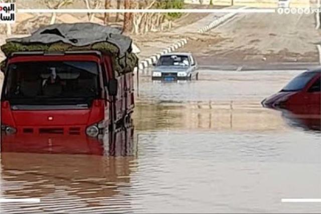 جانب من السيول (أرشيفية)