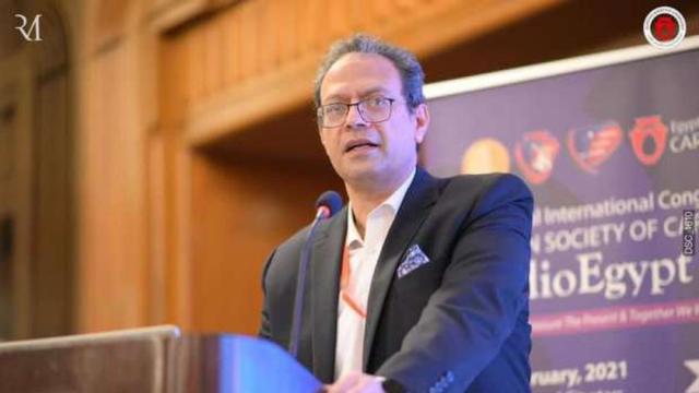 الدكتور عمرو الحديدي أستاذ القلب والحالات الحرجة