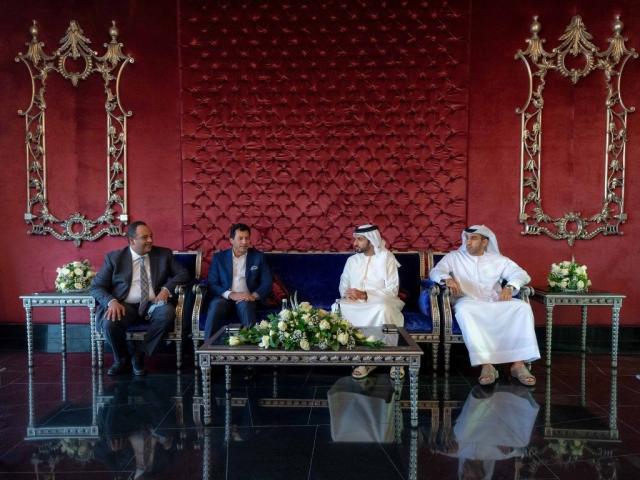 راشد بن حميد النعيمي رئيس اتحاد الكرة الإماراتي يستقبل وزير الشباب المصري