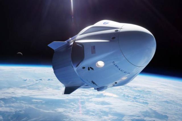 إيلون ماسك: أول رحلة مدارية لصاروخ القمر في عام 2022
