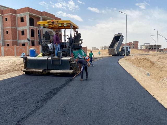 وزير الإسكان يتابع مشروعات تطوير البنية الأساسية بمدينة برج العرب الجديدة