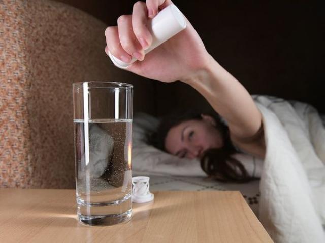 عادات ومشاكل صحية تسبب الاستيقاظ أثناء النوم