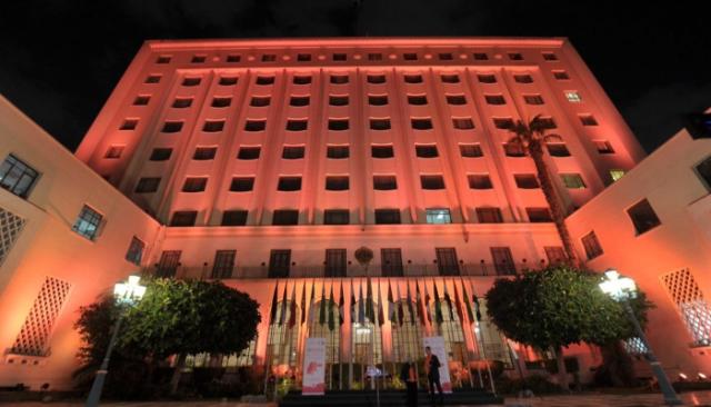 مبنى الجامعة العربية يضيء باللون البرتقالي