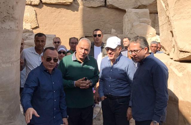 رئيس الوزراء ووزير الآثار يتفقدان معبد الكرنك ويلتقيان السياح