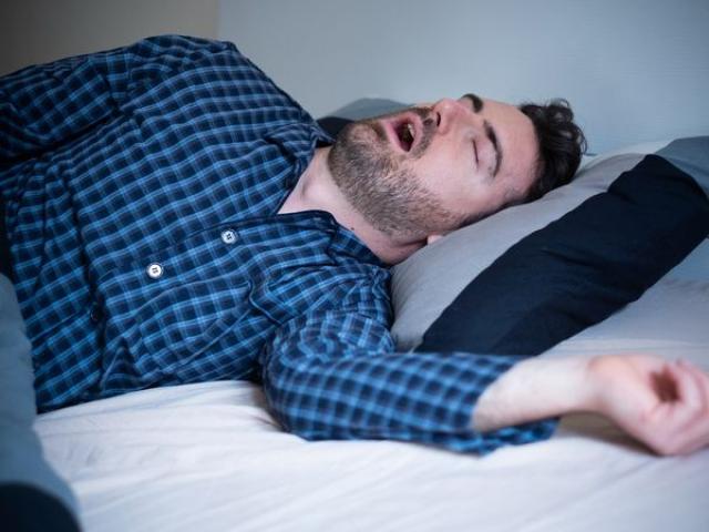 هل يمكن لهذه الحالة أثناء النوم أن تسبب الأرق والاكتئاب؟