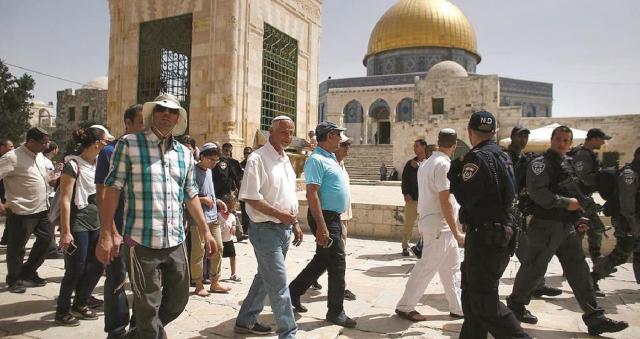 متطرفون يهود يقتحمون المسجد الأقصى