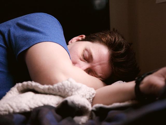 هل النوم أكثر من 6 ساعة ونصف يوميا يسبب تدهورا معرفيا؟