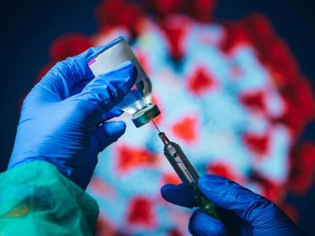 رئيس شركة موديرنا يحذر من «انخفاض مادي» في فعالية اللقاح ضد أوميكرون