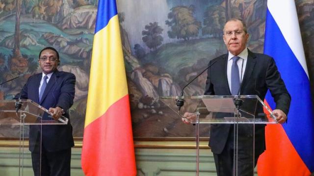 وزير الخارجية الروسي سيرغي لافروف ونظيره محمد زين شريف