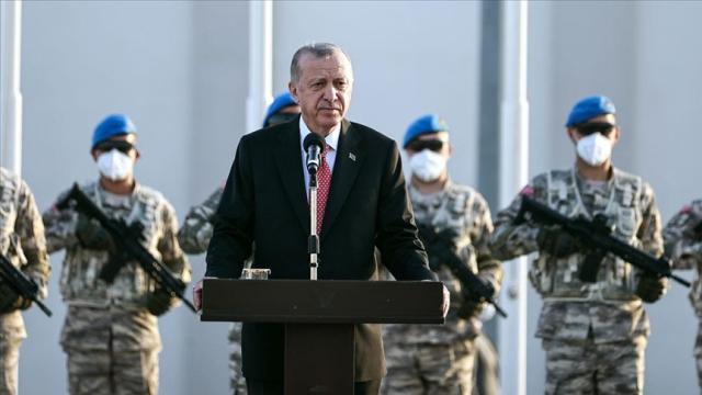 أردوغان في قاعدة الريان العسكرية