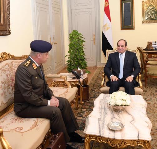  السيسي يستقبل القائد العام للقوات المسلحة وزير الدفاع والإنتاج الحربي