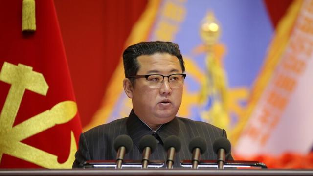 عاجل | «منع الضحك والشرب».. قرارات غريبة لزعيم كوريا الشمالية