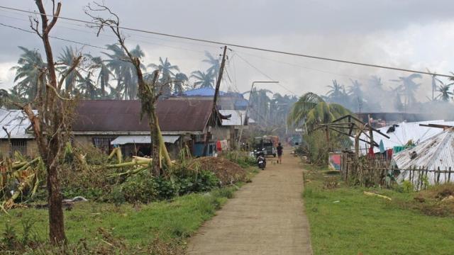 «إعصار راي» يضرب الفلبين بعنف ويخلف ضحايا بالمئات