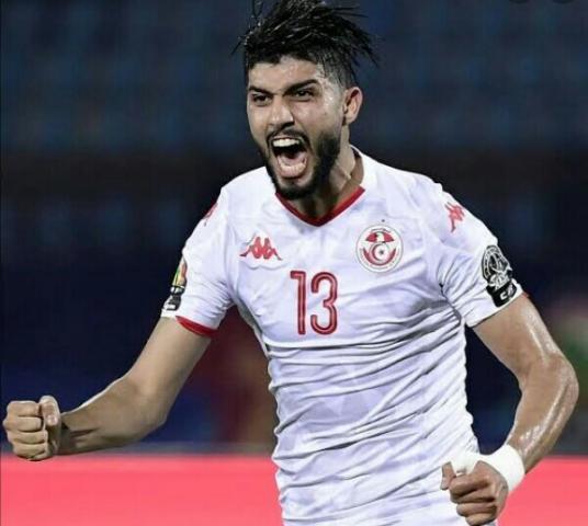 فرجاني ساسي لاعب الوسط التونسي 