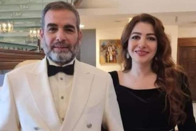 أحمد عبد العزيز وزوجته