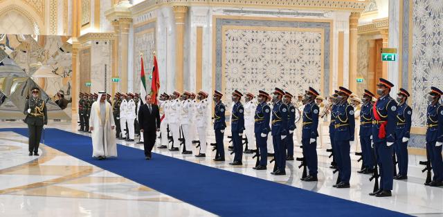 السيسي يؤكد من أبو ظبي دعم مصر لأمن الإمارات