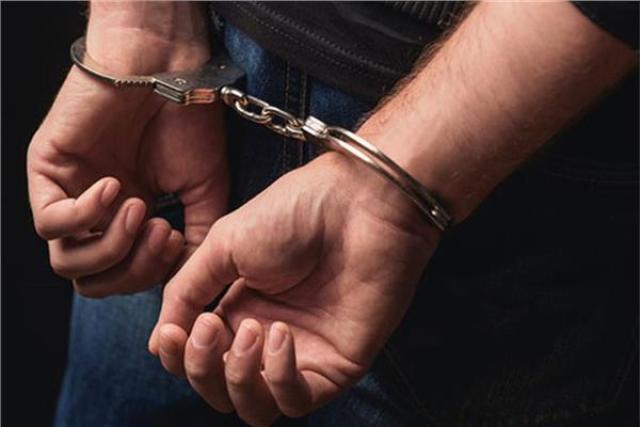 «هوظفلك بنتك في الحكومة».. القبض على بائع وظائف وهمية مقابل مبلغ مالي «هوظفلك بنتك في الحكومة».. القبض على بائع وظائف وهمية مقابل مبلغ مالي