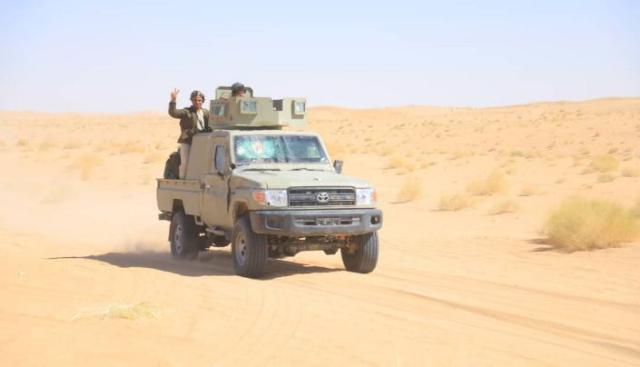 الجيش اليمني يدك مواقع الحوثي بدعم التحالف في «مأرب وتعز»