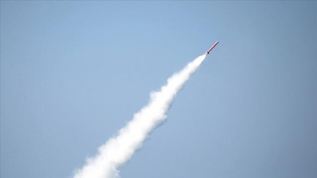 كوريا الشمالية تجرب صاروخًا باليستيًا من طراز هواسونغ
